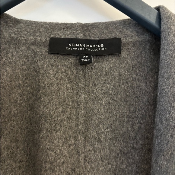 Neiman Marcus Tan and Gray Cape 100% Cashmere Coat - Picture 4 of 5